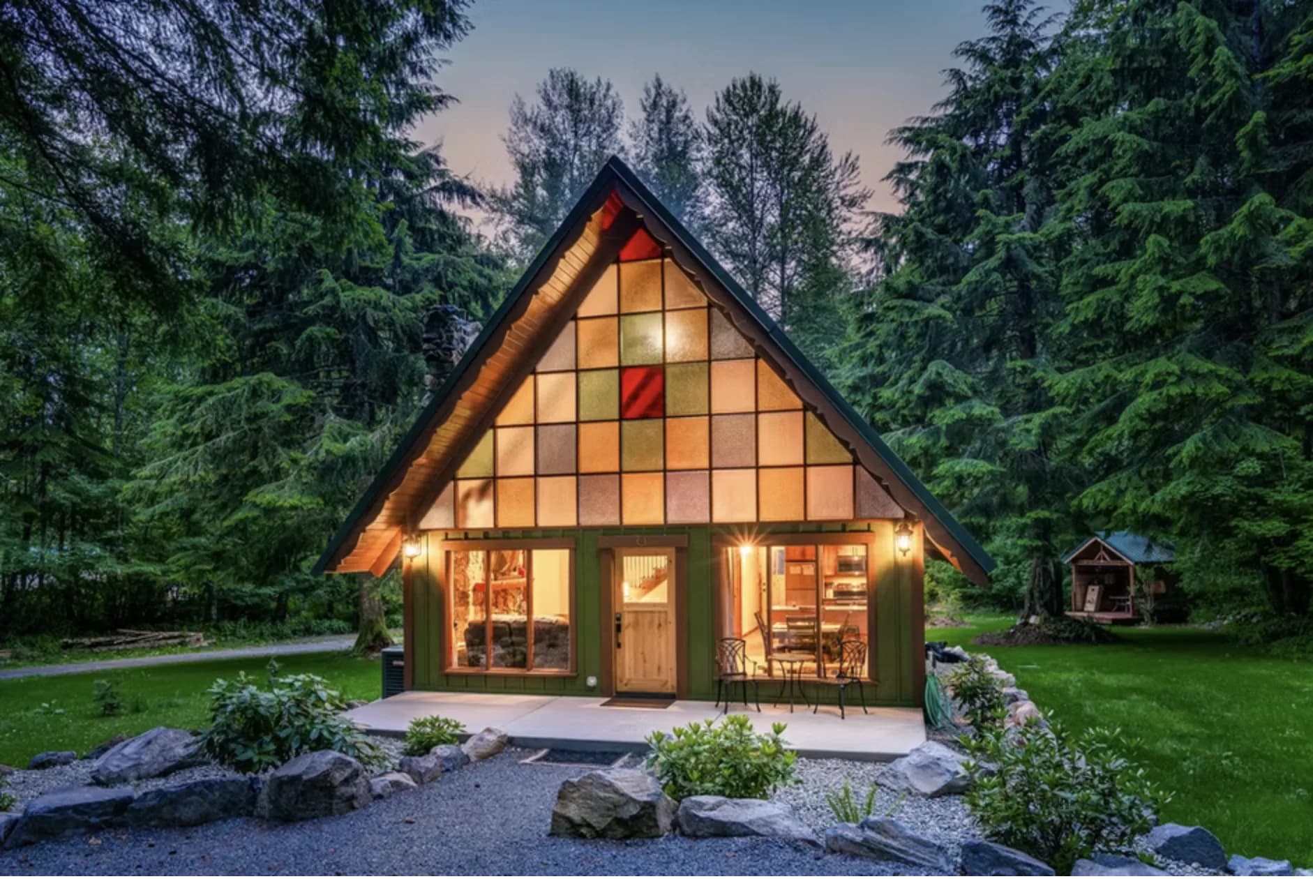 Redtail Rendezvous A-frame cabin in Washington near Mount Rainier