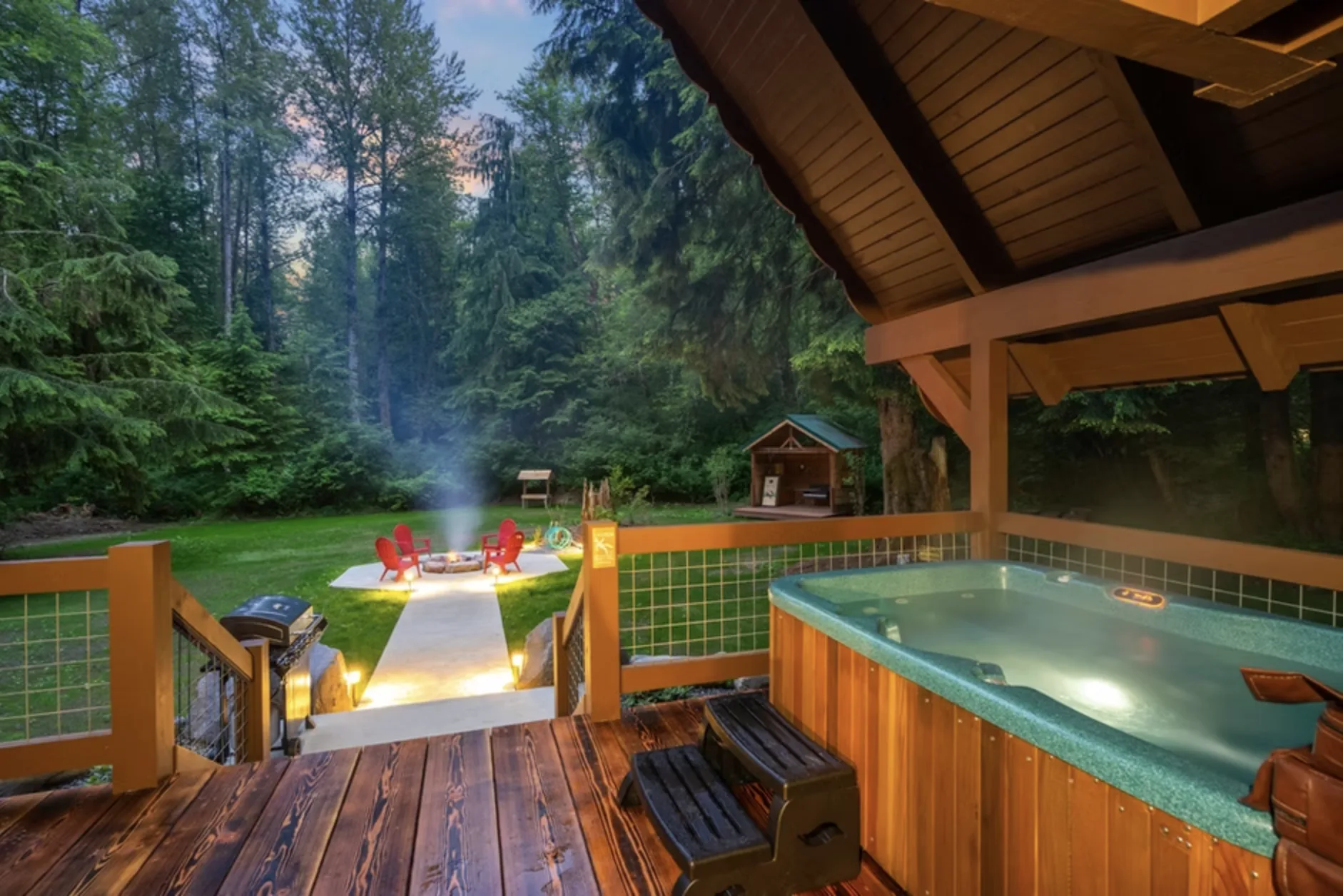 Private fire pit at Redtail Rendezvous near Mount Rainier